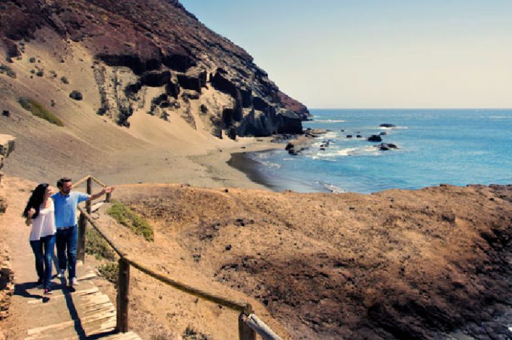 Playa Montaña Roja